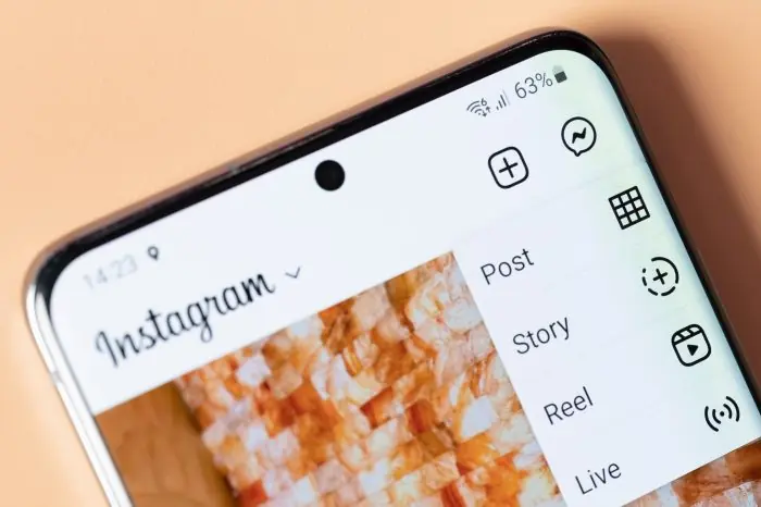 Instagram app menu on a smartphone showing the Post, Story, Reel and Live options